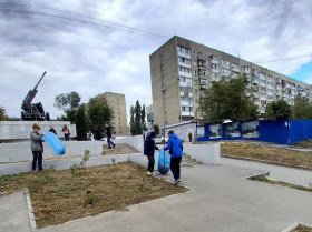 Акция по благоустройству памятника «Защитникам Саратовского неба».