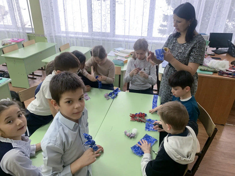 Занятие по изготовлению славянской народной куклы.